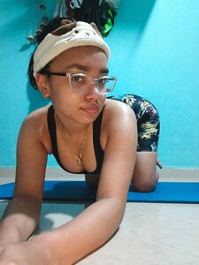 Uma Ghosh nuda nudi sesso sextape virale MMS