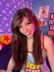 Belle Delphine Storia di Giocattoli Fuga di Vagina Spalmata Ritorno Set Onlyfans