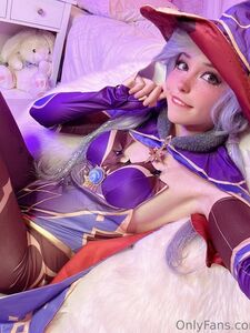 Belle Delphine Mona Cosplay Nackt Muschi Reitet Dildo Onlyfans Leaks Fotos