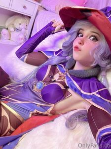 Belle Delphine Mona Cosplay Nackt Muschi Reitet Dildo Onlyfans Leaks Fotos