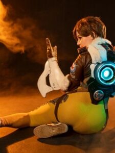 Alina Becker Cosplay Phat Ass und Brüste Teaser Onlyfans Sets