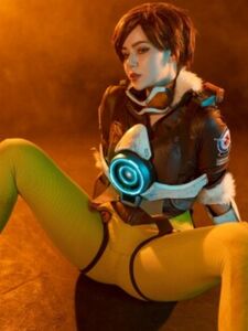 Alina Becker Cosplay Grande Bumbum e Seios Teaser Onlyfans Sets