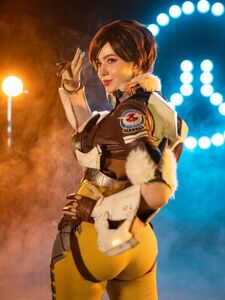 Alina Becker Cosplay Phat Ass und Brüste Teaser Onlyfans Sets