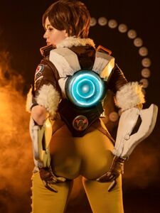 Alina Becker Cosplay Grande Bumbum e Seios Teaser Onlyfans Sets