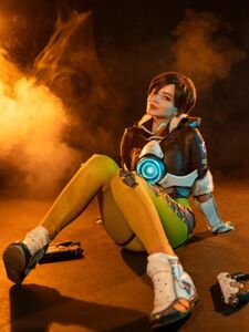Alina Becker Cosplay Grande Bumbum e Seios Teaser Onlyfans Sets