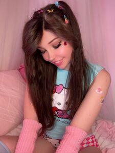 Fuites complètes de la chatte de Belle Delphine Hello Kitty