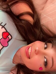 Fuites complètes de la chatte de Belle Delphine Hello Kitty