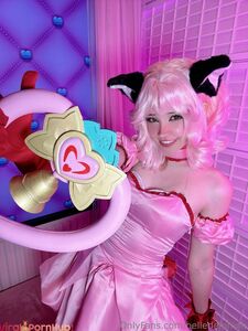 Belle Delphine Ichigo Momomiya Cosplay Écartement de chatte Album Onlyfans