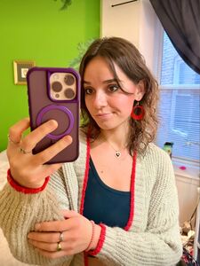 Die super süße Komikerin Leyla Ingalls aus Killtony – folgt ihr und lasst ihr ein bisschen Liebe da!