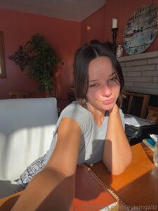 超级可爱的基尔托尼喜剧演员莱拉·英格尔斯，快去关注她，给她一些支持吧！