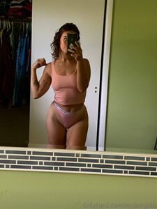 超级可爱的基尔托尼喜剧演员莱拉·英格尔斯，快去关注她，给她一些支持吧！