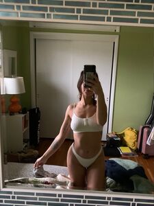 超级可爱的基尔托尼喜剧演员莱拉·英格尔斯，快去关注她，给她一些支持吧！