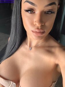 Vazamentos da última foto nua de Mya Monroe no Onlyfans