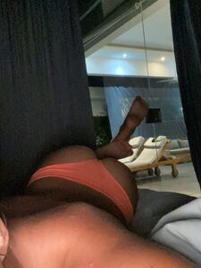 Filtraciones de la última foto desnuda de Liyasilver en Onlyfans