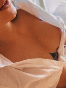 Filtraciones de la última foto desnuda de Liyasilver en Onlyfans