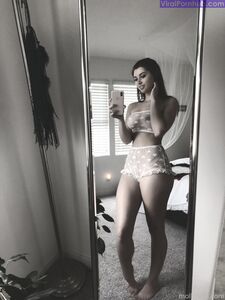 Fuites de la dernière photo nue de Moremolly sur Onlyfans