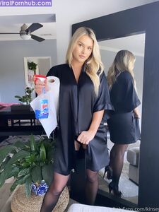 Fuites de la dernière photo nue de Kinsey Wolanski sur Onlyfans