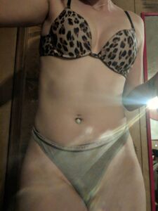 初期のRoseThorneQOS写真の巨大な流出