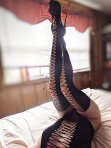 初期のRoseThorneQOS写真の巨大な流出