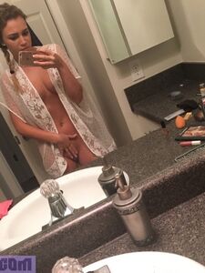 Nudi esclusivi di Zoey Taylor trapelati da OnlyFans