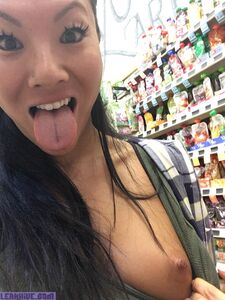 Asa Akira exclusif OnlyFans nus fuités