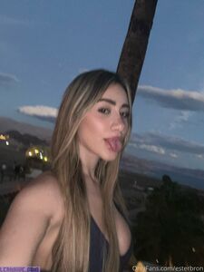 Esterbron esclusivo OnlyFans nudi trapelati