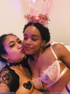 Nudi esclusivi di OfficialAngelineX su OnlyFans trapelati