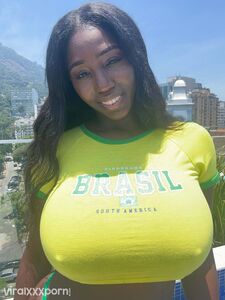 Ellie The Empress - ebony with huge boobs